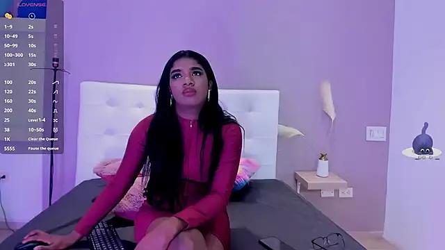 Discover our girls online shows and discover the company of countless livestreamers, with stunning shapes, sex toys and more.