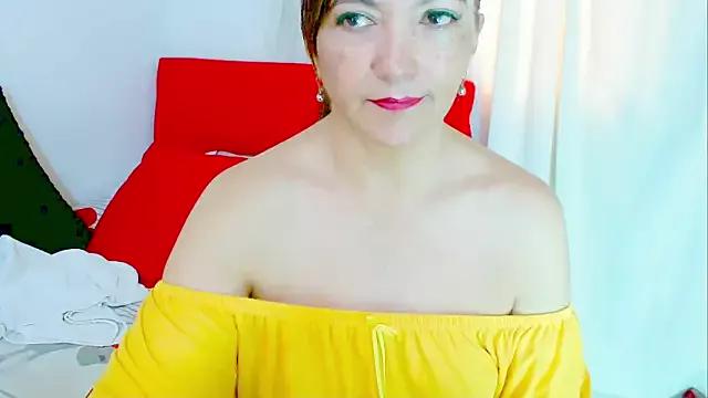 Discover our girls online shows and discover the company of countless livestreamers, with stunning shapes, sex toys and more.