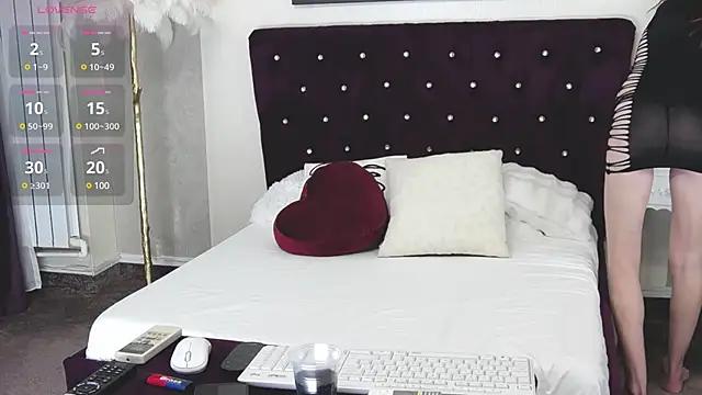 Discover our girls online shows and discover the company of countless livestreamers, with stunning shapes, sex toys and more.