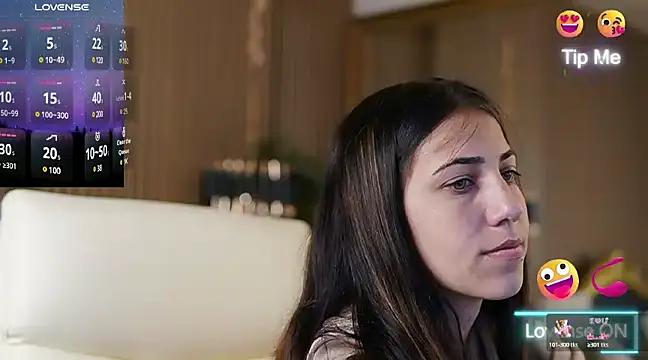 Discover our girls online shows and discover the company of countless livestreamers, with stunning shapes, sex toys and more.