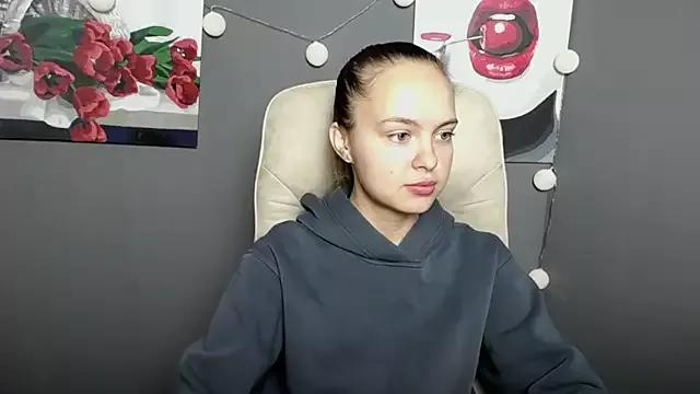 Discover our girls online shows and discover the company of countless livestreamers, with stunning shapes, sex toys and more.