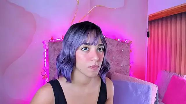 Khassia_f32 webcams show profile image 