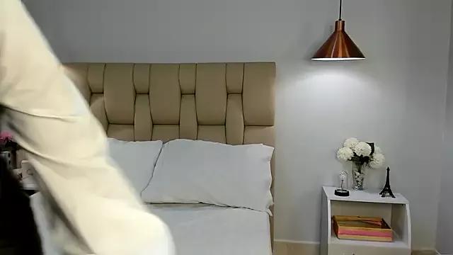 Khenta_Michells from StripChat is Freechat