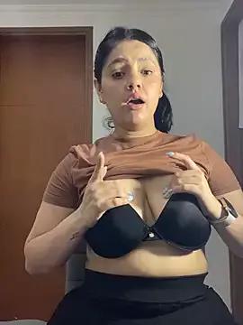 Discover our girls online shows and discover the company of countless livestreamers, with stunning shapes, sex toys and more.