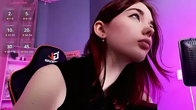 Discover our girls online shows and discover the company of countless livestreamers, with stunning shapes, sex toys and more.