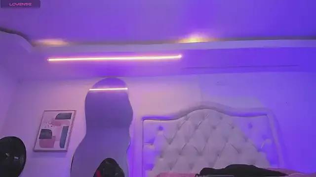 kiara_velvet_ from StripChat is Freechat