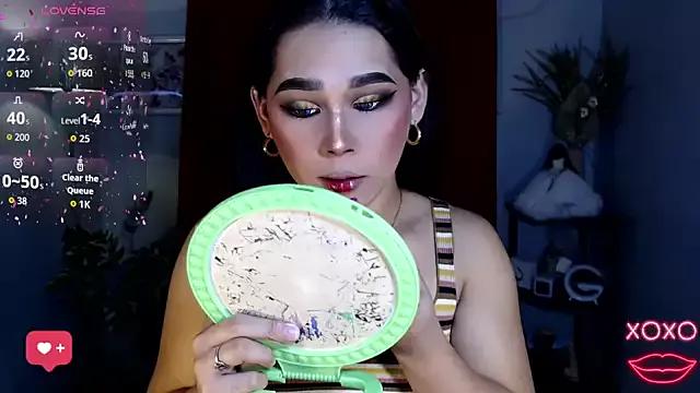 Discover our girls online shows and discover the company of countless livestreamers, with stunning shapes, sex toys and more.