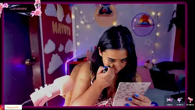 kiki_cavilll from StripChat