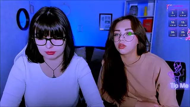 kiki_swan from StripChat