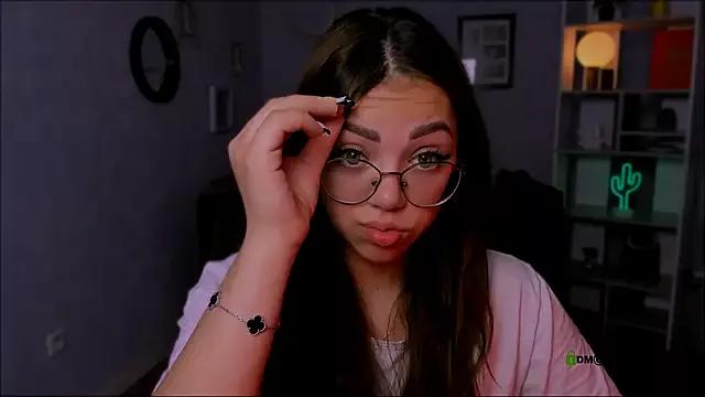 kiki_swan from StripChat