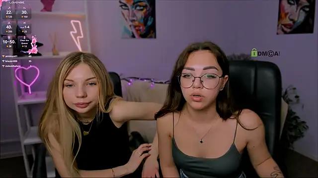 kiki_swan from StripChat
