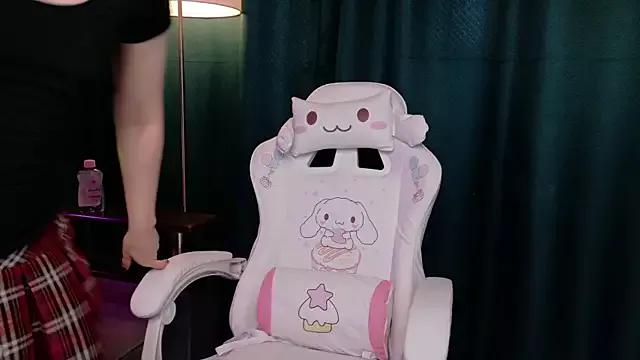 KikiMoor from StripChat