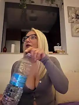 kikkastar from StripChat