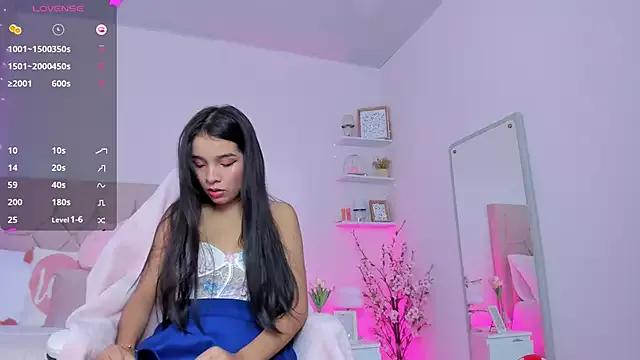 Discover our girls online shows and discover the company of countless livestreamers, with stunning shapes, sex toys and more.
