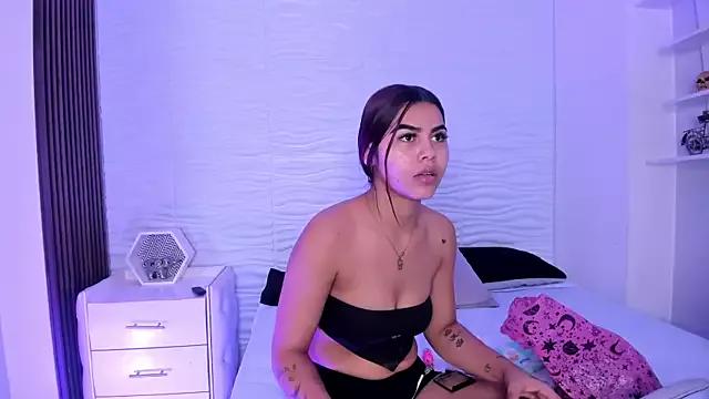 KimberlyLoren from StripChat is Freechat