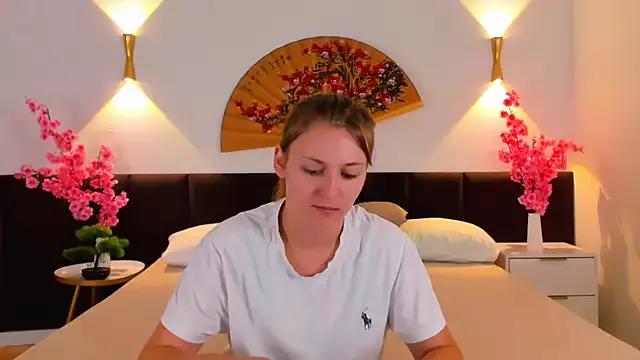 Discover our girls online shows and discover the company of countless livestreamers, with stunning shapes, sex toys and more.