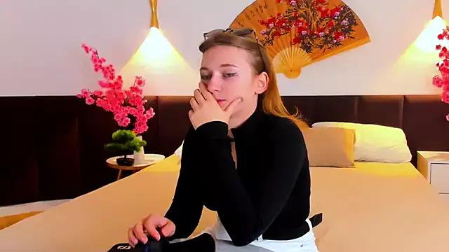 KimberlyPierceLove from StripChat is Freechat