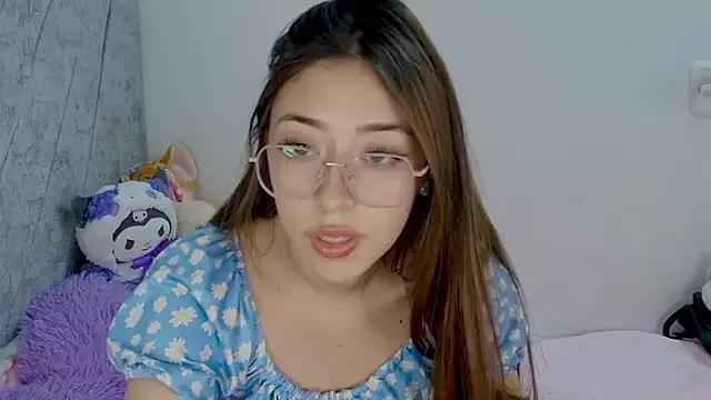 Discover our girls online shows and discover the company of countless livestreamers, with stunning shapes, sex toys and more.