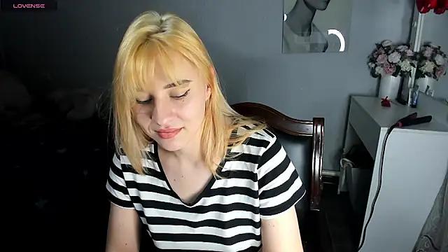 Discover our girls online shows and discover the company of countless livestreamers, with stunning shapes, sex toys and more.