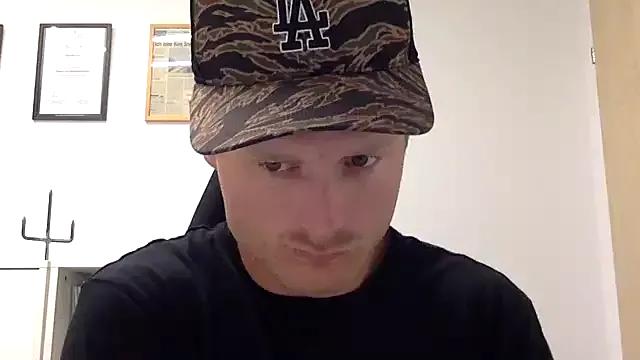 Kingmangy webcams show profile image 