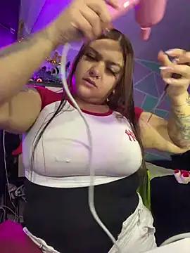 Discover our girls online shows and discover the company of countless livestreamers, with stunning shapes, sex toys and more.