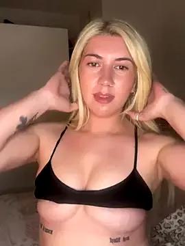 KinkyXKiki from StripChat is Freechat