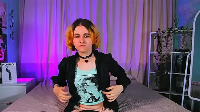 Discover our girls online shows and discover the company of countless livestreamers, with stunning shapes, sex toys and more.