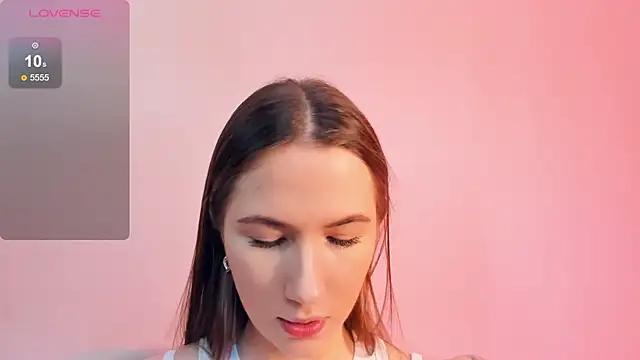 Discover our girls online shows and discover the company of countless livestreamers, with stunning shapes, sex toys and more.