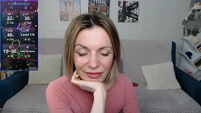 Discover our girls online shows and discover the company of countless livestreamers, with stunning shapes, sex toys and more.