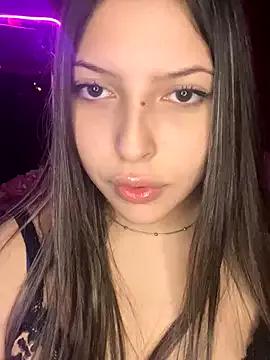 Discover our girls online shows and discover the company of countless livestreamers, with stunning shapes, sex toys and more.