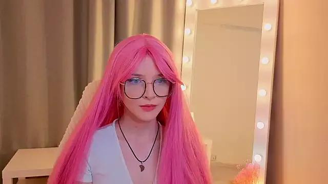 KiraMountrays webcams show profile image 