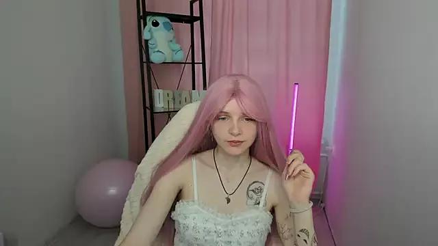 Discover our girls online shows and discover the company of countless livestreamers, with stunning shapes, sex toys and more.