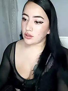 Discover our girls online shows and discover the company of countless livestreamers, with stunning shapes, sex toys and more.