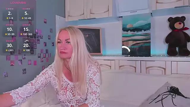 KiraSun from StripChat is Freechat