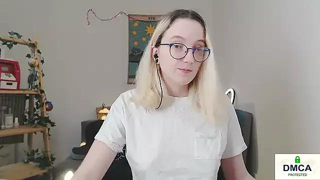 kiratarot from StripChat is Freechat