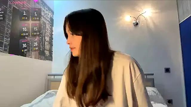 Discover our girls online shows and discover the company of countless livestreamers, with stunning shapes, sex toys and more.