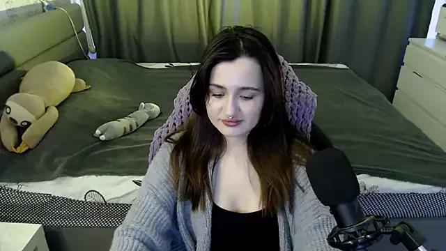 KiraYammy from StripChat is Freechat