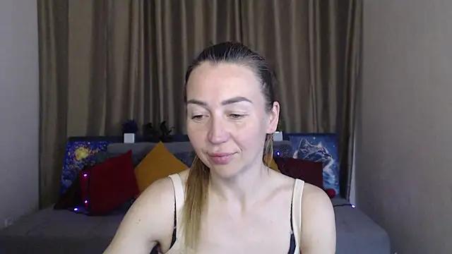 Kiss_julli88I from StripChat