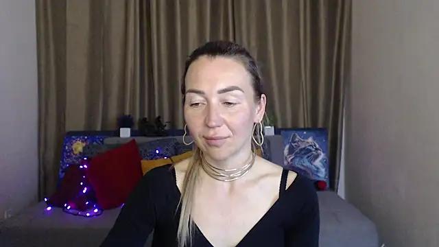 Kiss_julli88I from StripChat