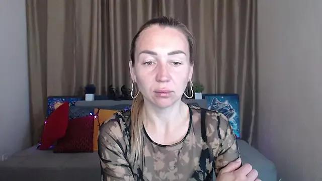 Kiss_julli88I from StripChat