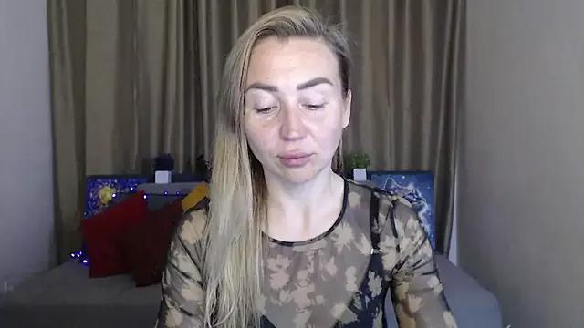Kiss_julli88I from StripChat