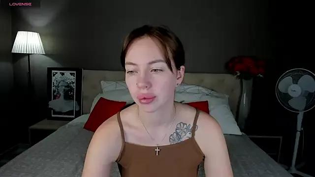 Discover our girls online shows and discover the company of countless livestreamers, with stunning shapes, sex toys and more.