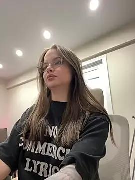 KissMeSasha from StripChat is Freechat