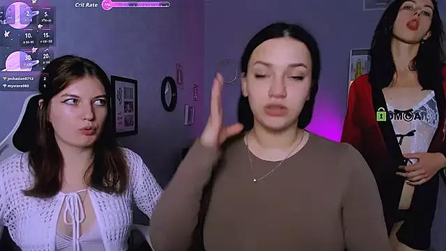 Discover our girls online shows and discover the company of countless livestreamers, with stunning shapes, sex toys and more.