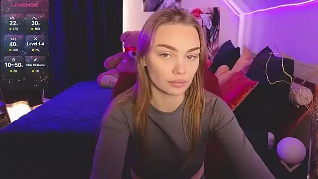 Discover our girls online shows and discover the company of countless livestreamers, with stunning shapes, sex toys and more.