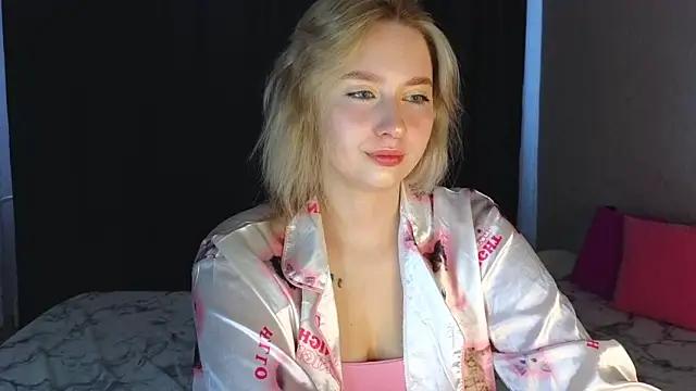 kitten_kiss from StripChat