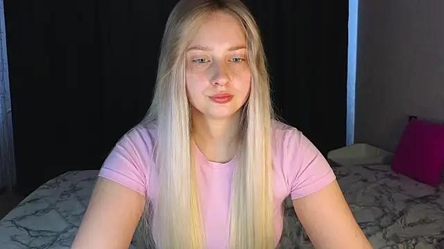 kitten_kiss from StripChat
