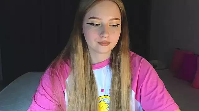 kitten_kiss from StripChat
