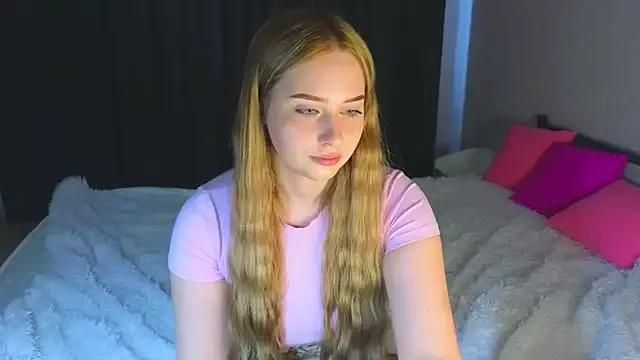 kitten_kiss from StripChat