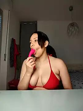 Discover our girls online shows and discover the company of countless livestreamers, with stunning shapes, sex toys and more.